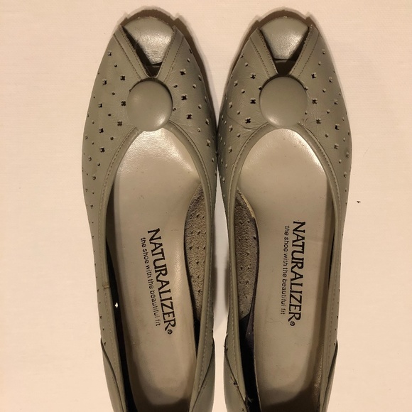 Vintage: Grey Peep Toe Naturalizer Heels Sz 8 - Picture 1 of 6